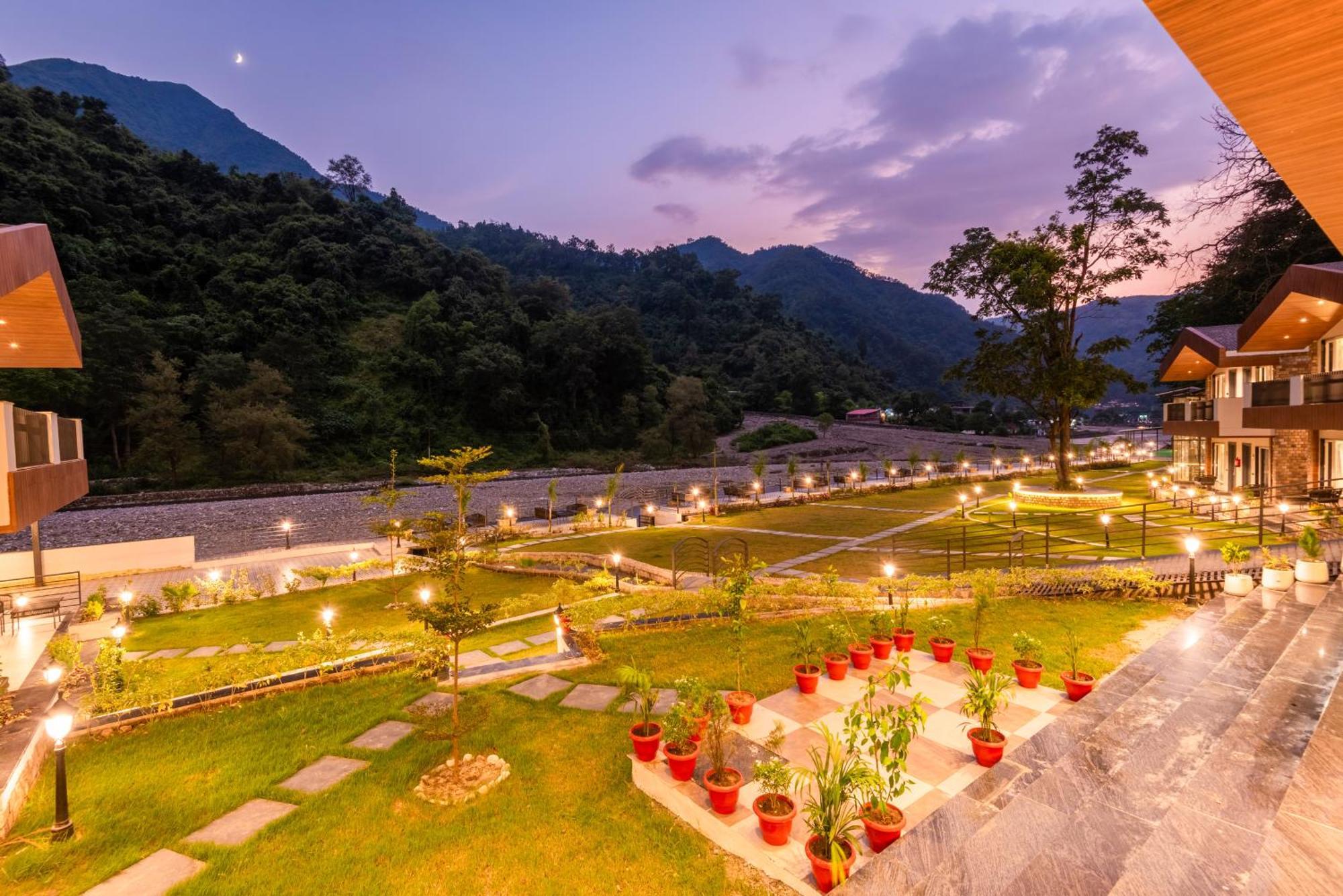 Dls Divine River Resort And Spa, Rishīkesh Екстериор снимка
