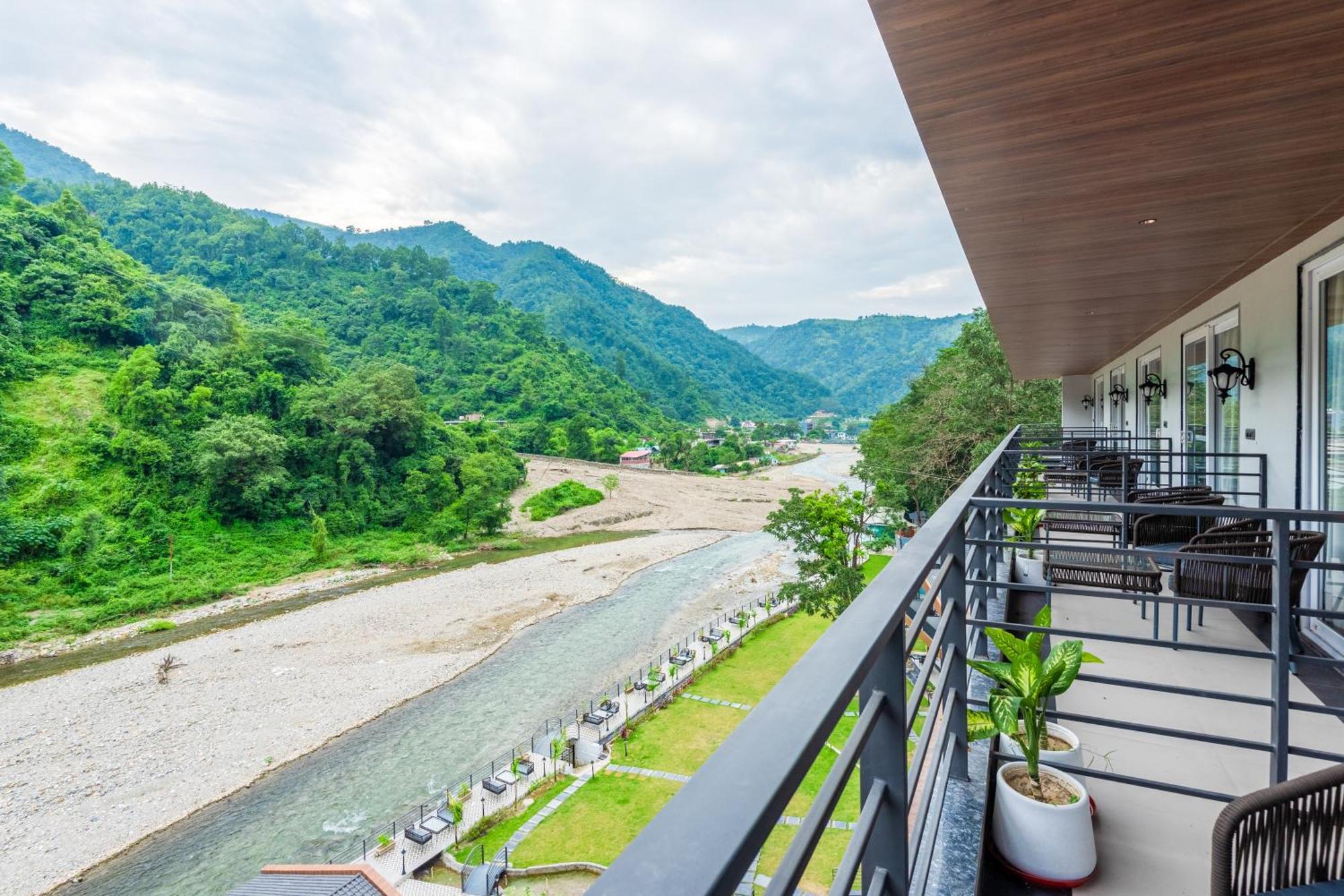 Dls Divine River Resort And Spa, Rishīkesh Екстериор снимка