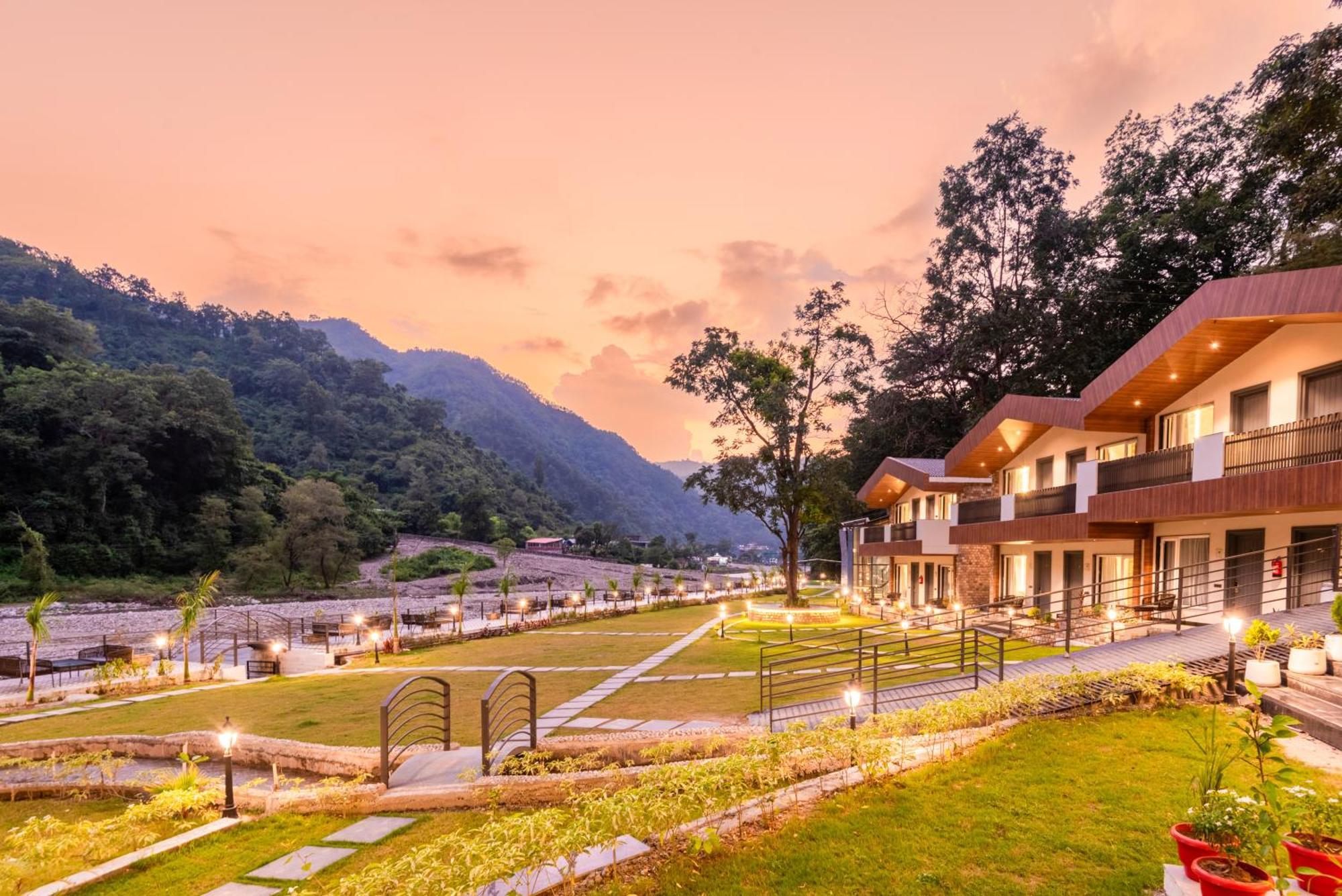 Dls Divine River Resort And Spa, Rishīkesh Екстериор снимка
