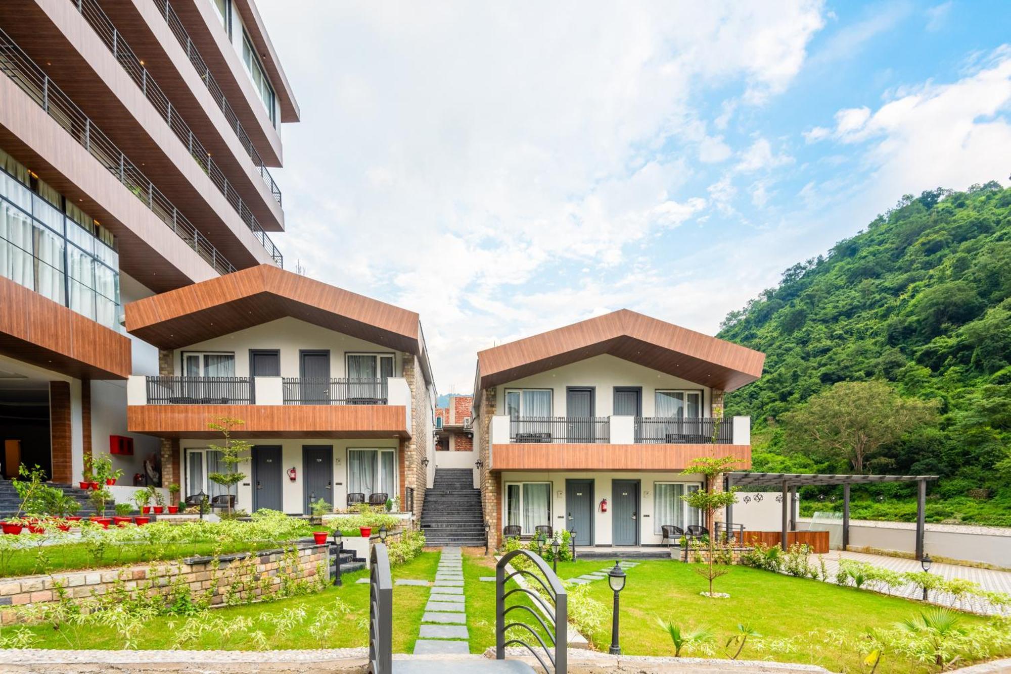 Dls Divine River Resort And Spa, Rishīkesh Екстериор снимка