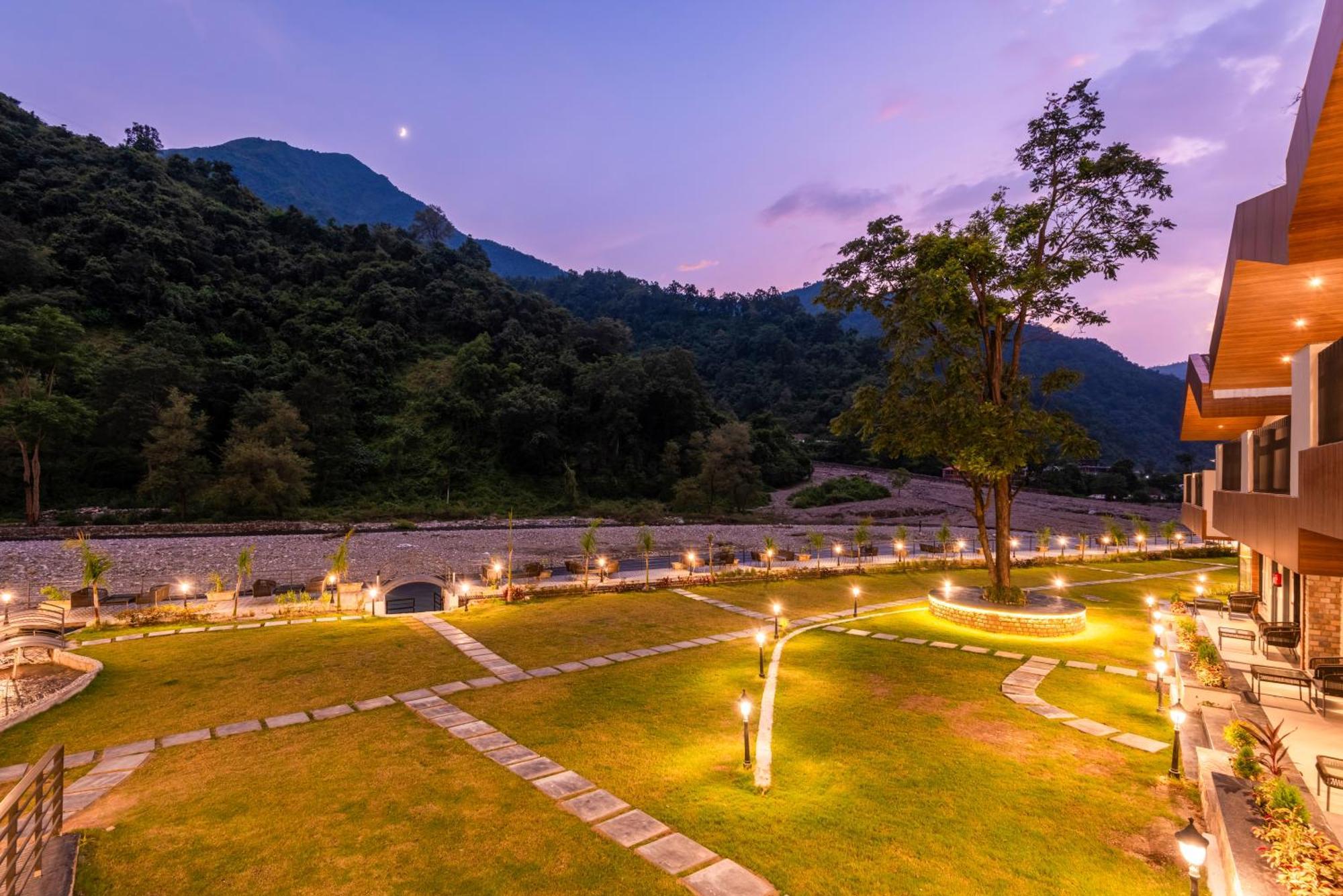 Dls Divine River Resort And Spa, Rishīkesh Екстериор снимка